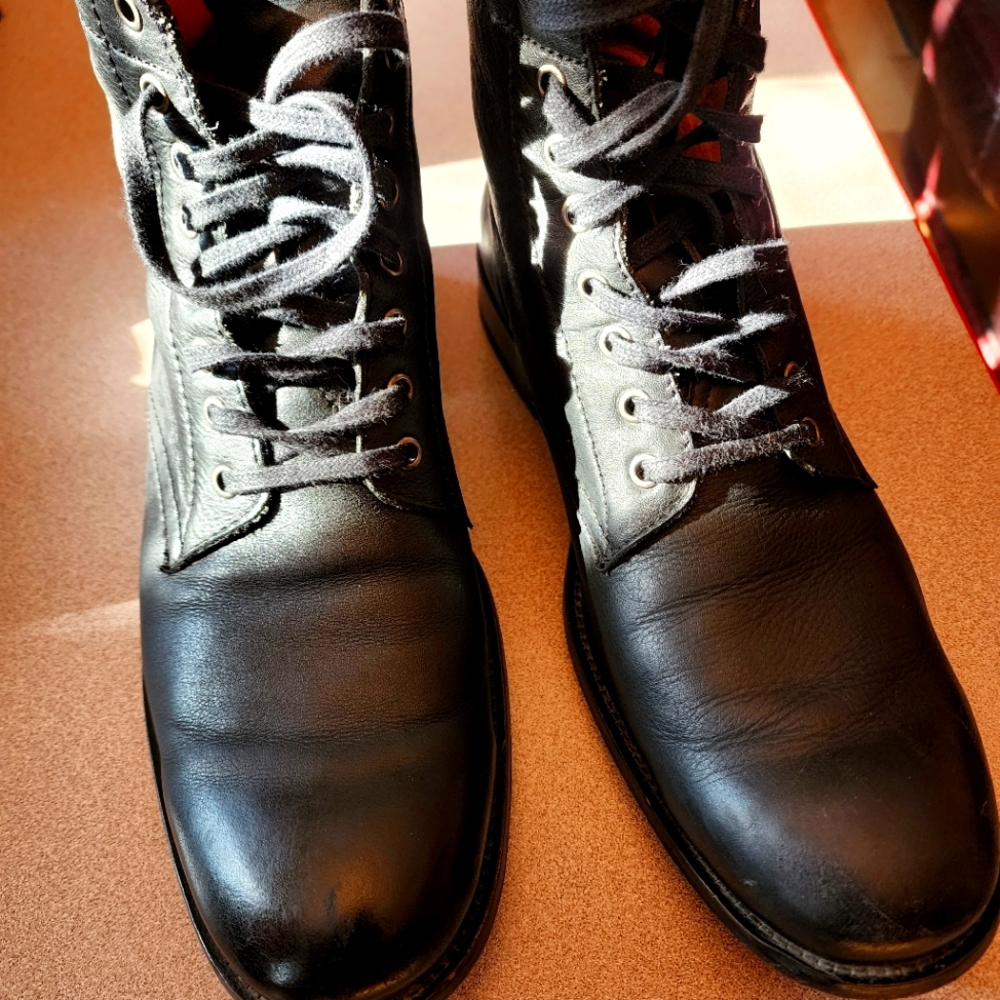 Mens FRYE black boots.